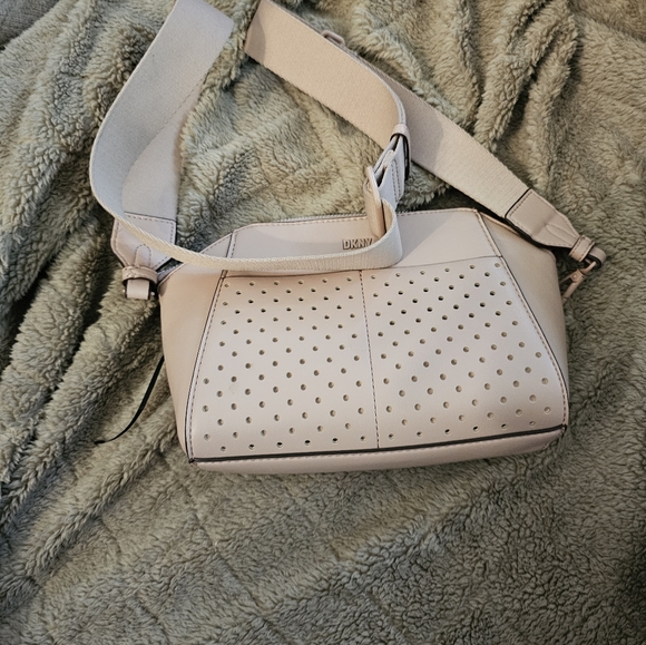 NWOT DKNY CAMERA BAG - Picture 3 of 9